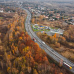 Autobus zatrzymał się na budynku. Uszkadzając 6 samochodów i budynek